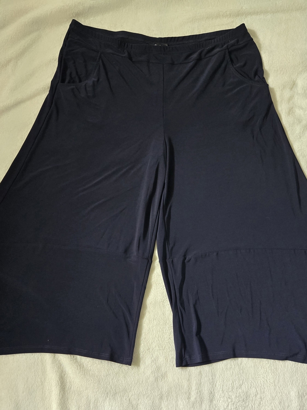 Women’s A-Line Wide-Leg Skirted Culottes — Black
